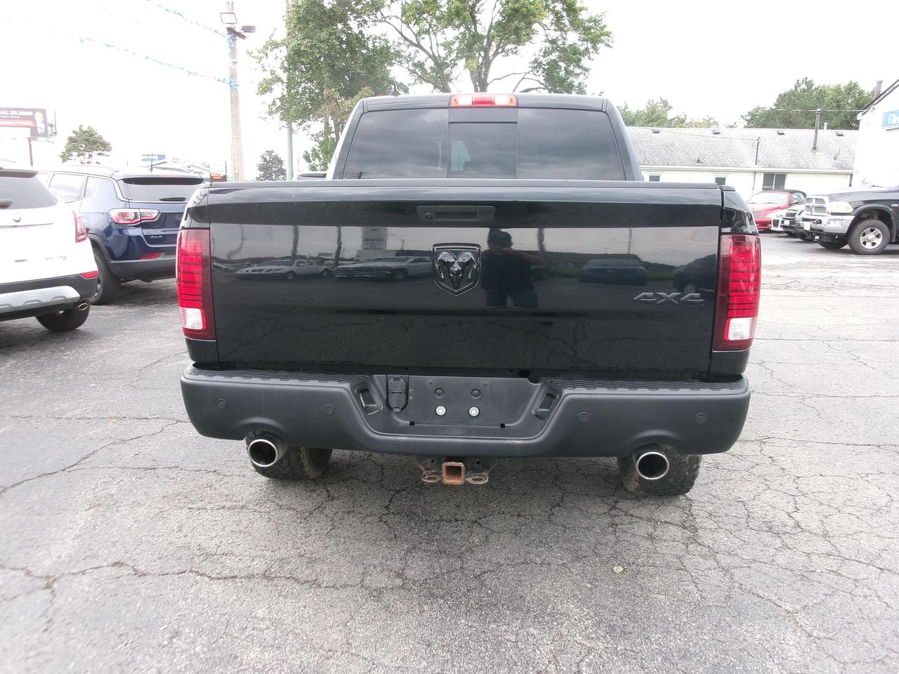 2021 RAM 1500 Classic WARLOCK Photo