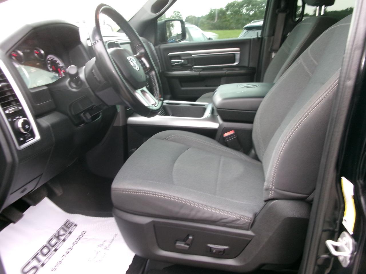2021 RAM 1500 Classic WARLOCK Photo
