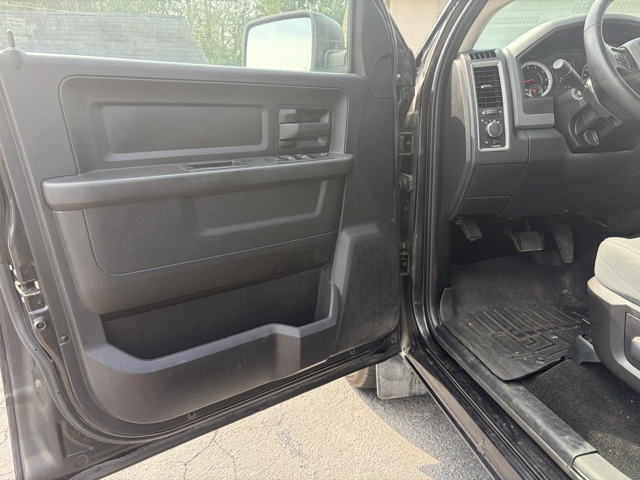 2015 RAM 1500 ST Photo