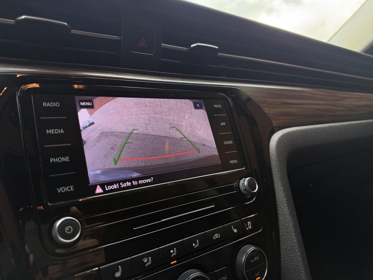 2022 Volkswagen Passat 2.0T Limited Edition| Leather| Moonroof Photo