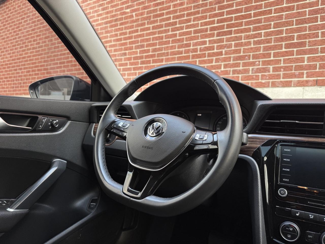 2022 Volkswagen Passat 2.0T Limited Edition| Leather| Moonroof Photo