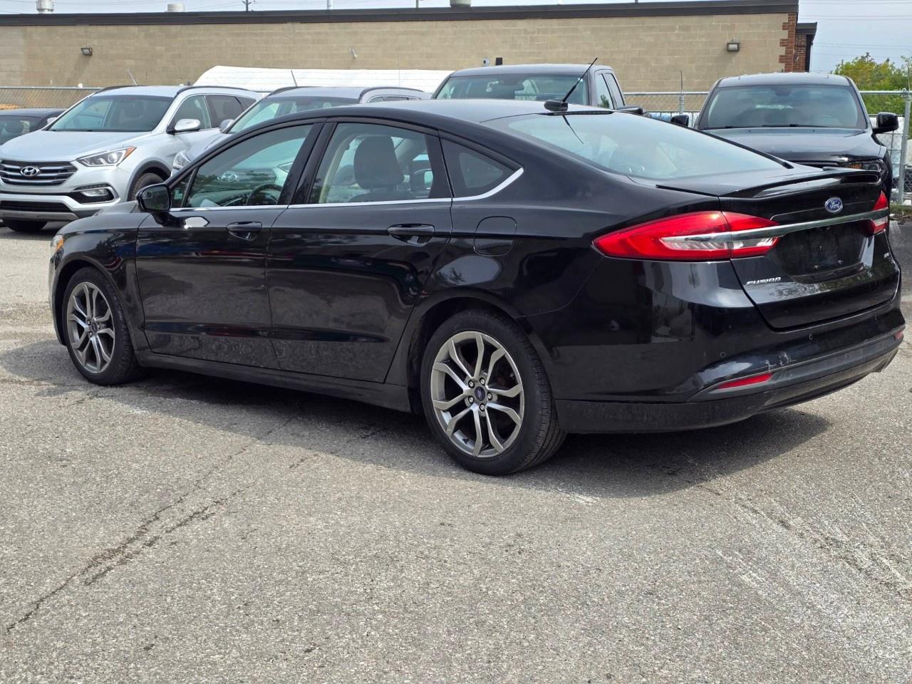 2017 Ford Fusion 4dr Sdn SE FWD Photo2