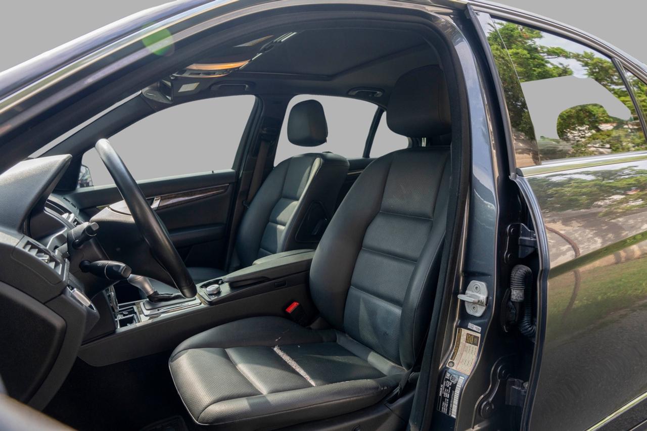 2011 Mercedes-Benz C-Class C300 4 MATIC - NO ACCIDENTS Photo
