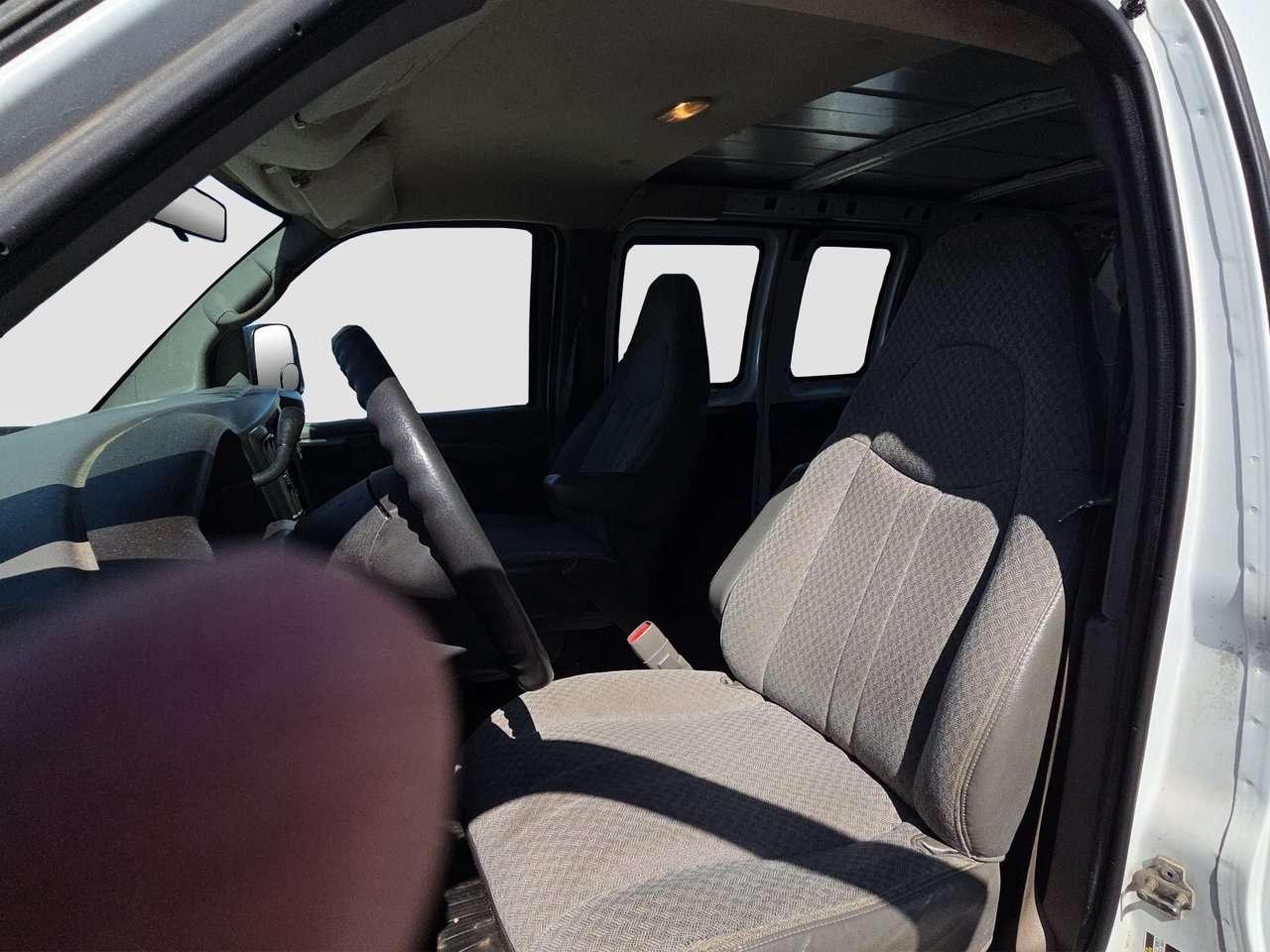 2005 GMC Savana BASE SOLD AS IS   NO INSPECTION   NO SAFETY Photo