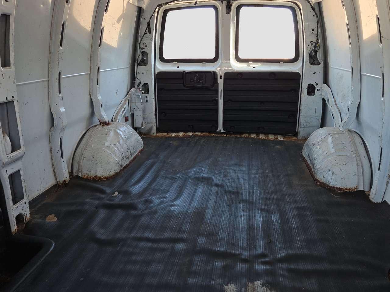 2005 GMC Savana BASE SOLD AS IS   NO INSPECTION   NO SAFETY Photo