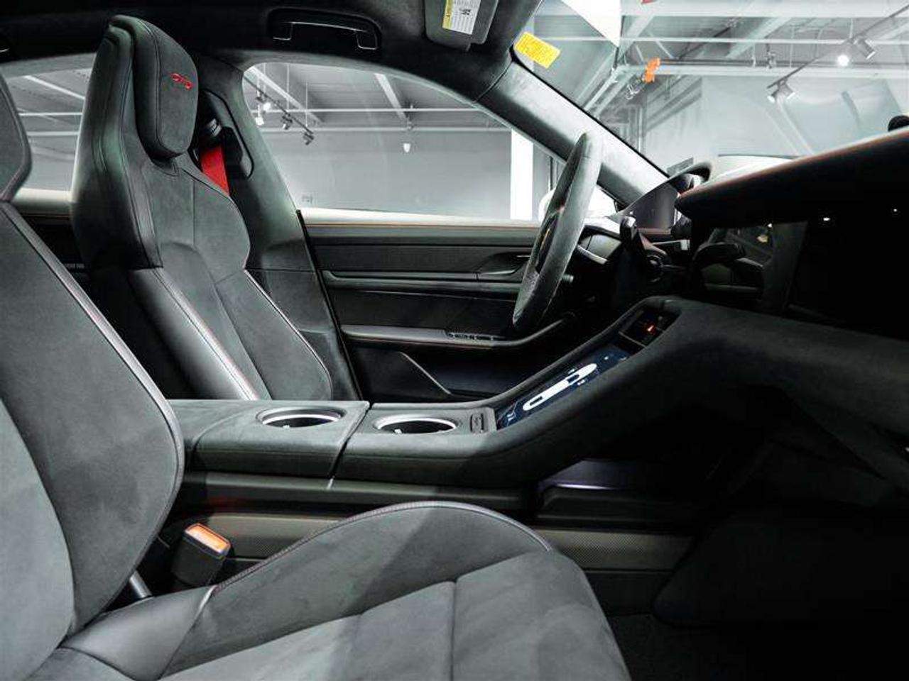 2024 Porsche Taycan GTS AWD Photo