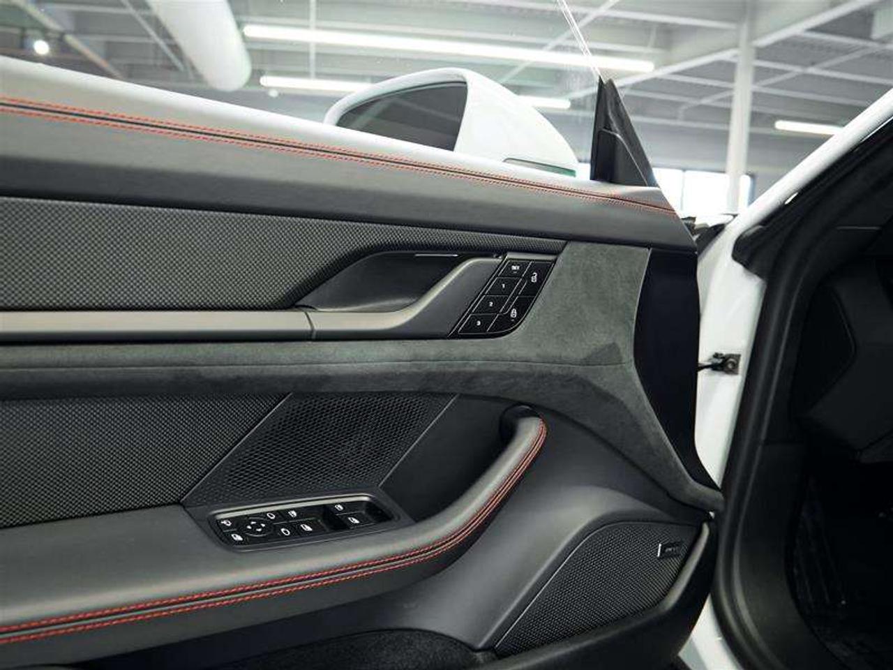 2024 Porsche Taycan GTS AWD Photo