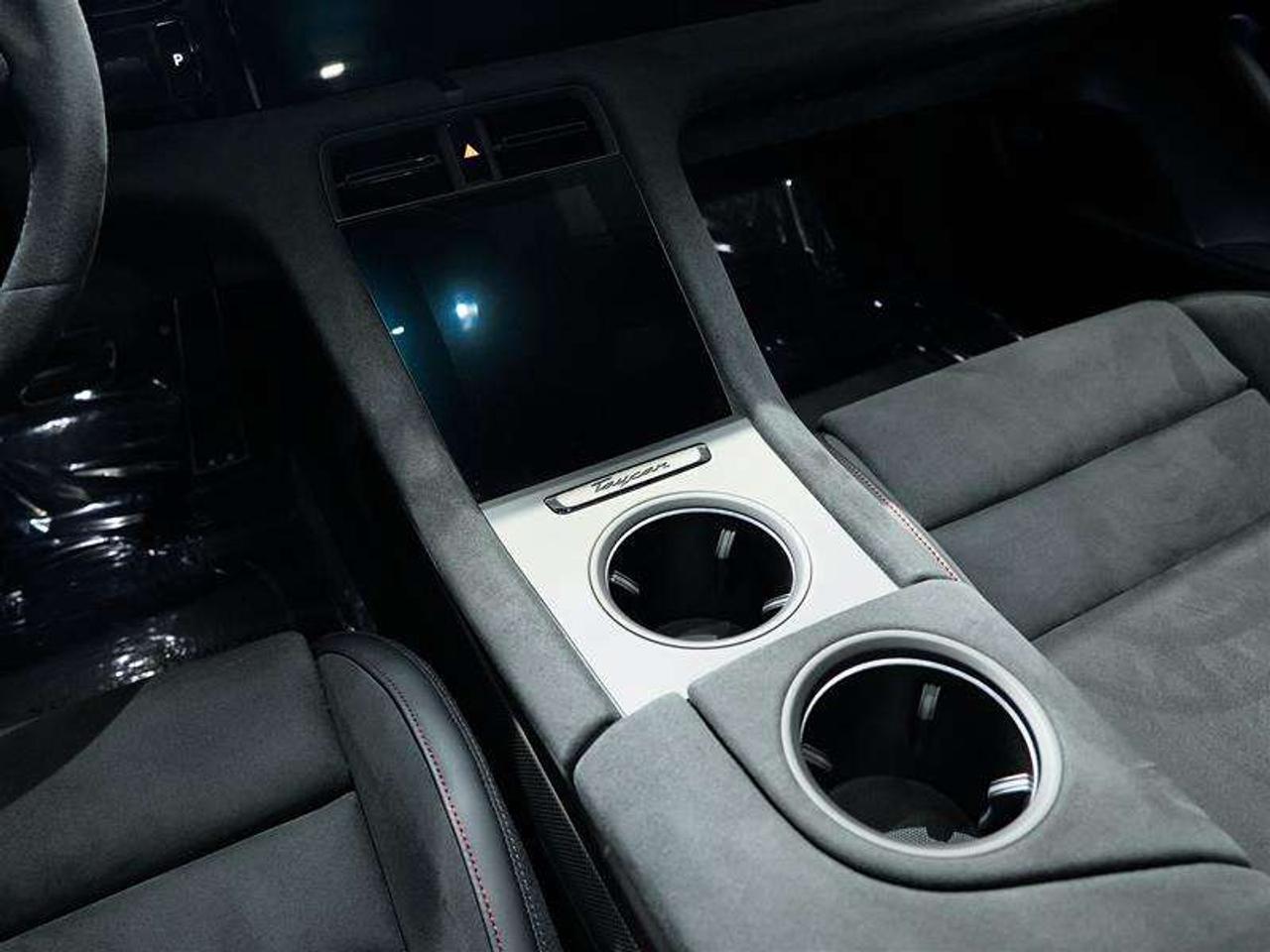 2024 Porsche Taycan GTS AWD Photo
