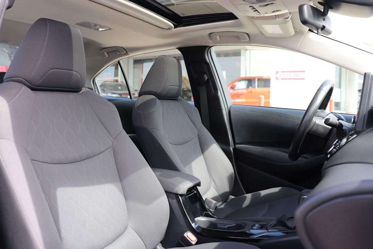 2022 Toyota Corolla LE   NO ACCIDENTS   SUNROOF   CARPLAY   REVERSECAM Photo