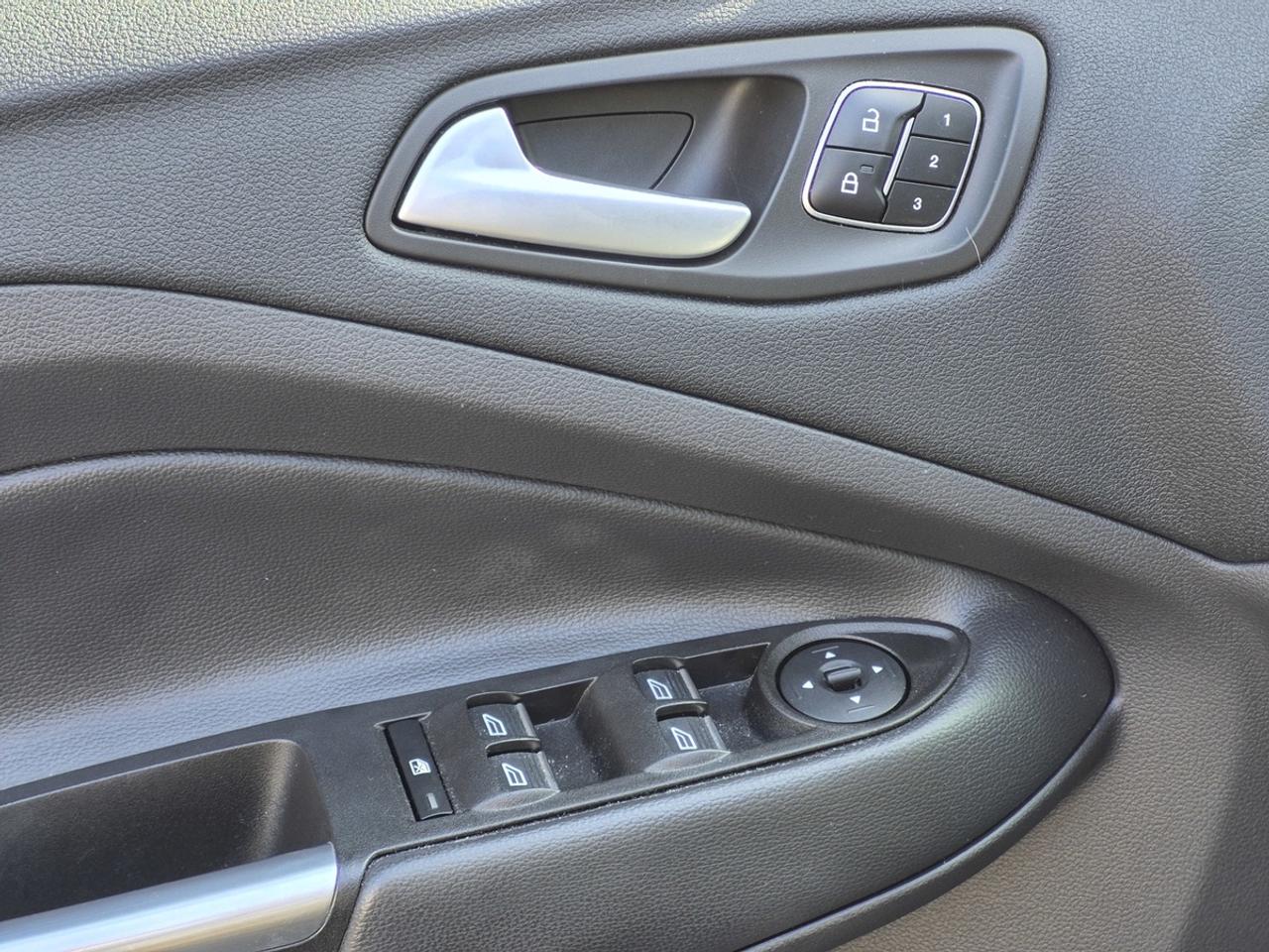 2017 Ford Escape Titanium Photo