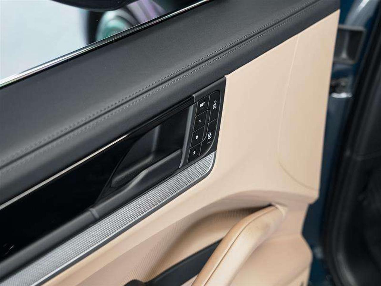 2024 Porsche Cayenne AWD Photo