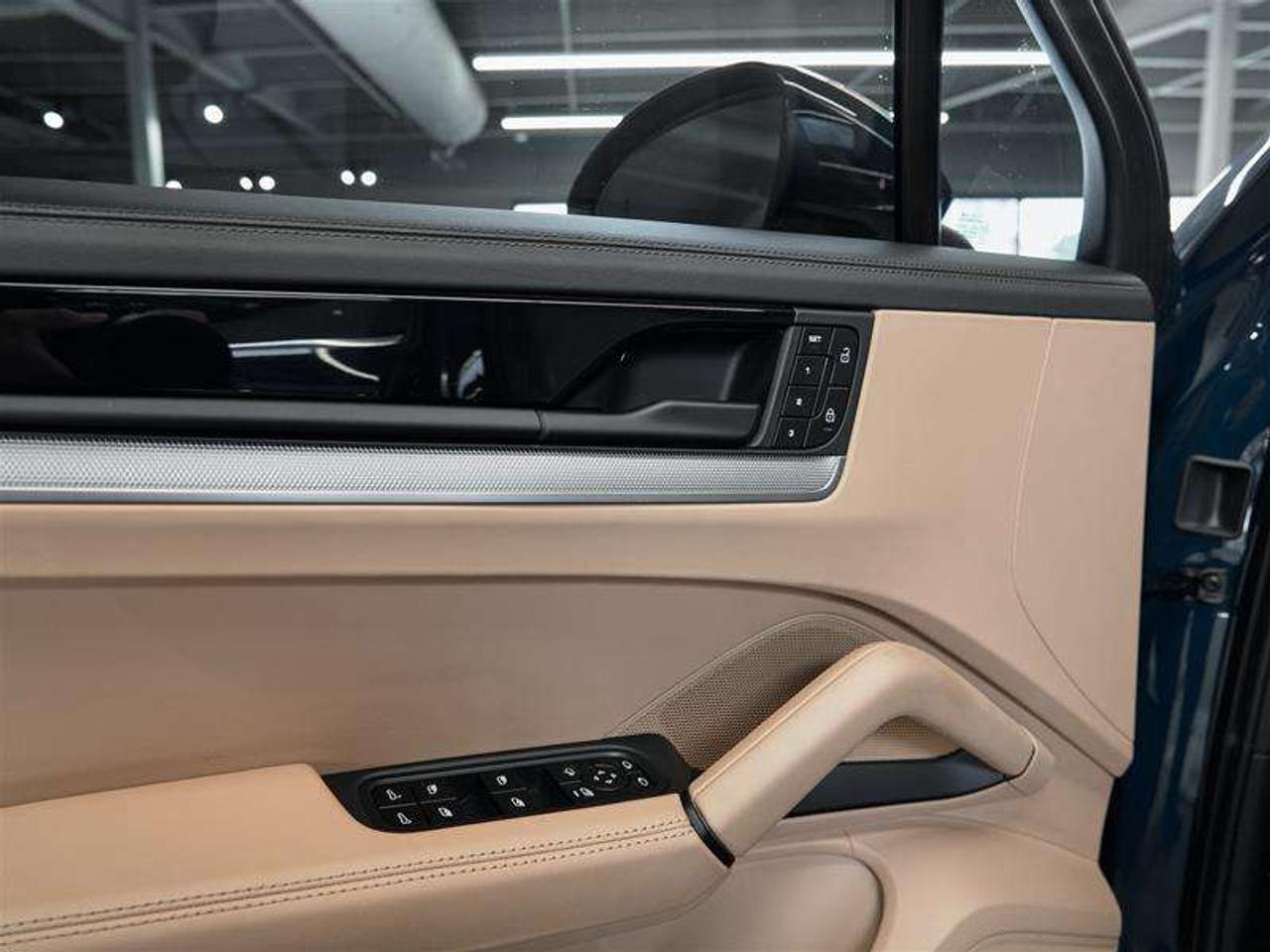 2024 Porsche Cayenne AWD Photo