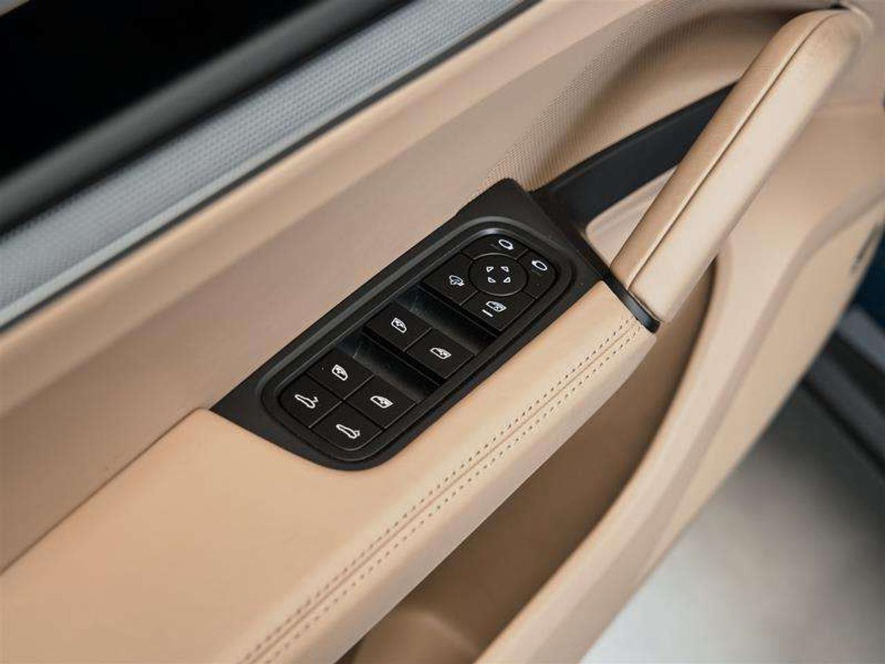 2024 Porsche Cayenne AWD Photo