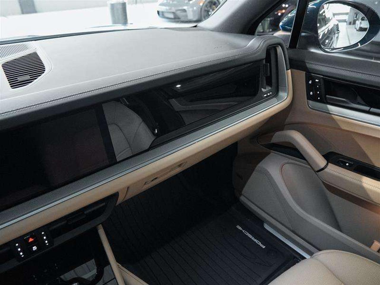 2024 Porsche Cayenne AWD Photo