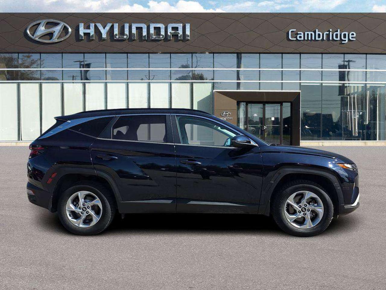 2022 Hyundai Tucson Preferred   HEATSEATS/WHEEL CARPLAY 7.9L/100KM Photo