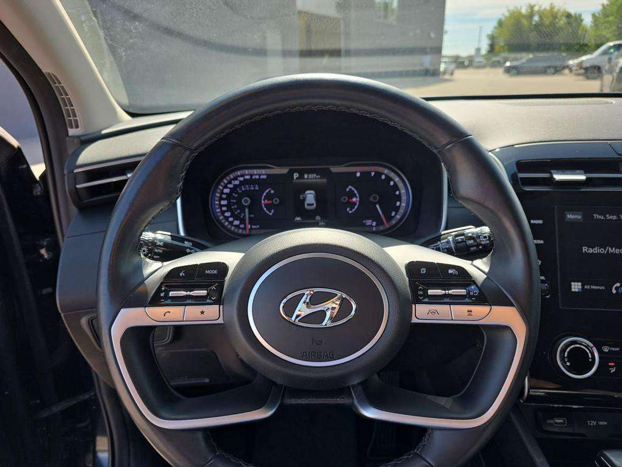 2022 Hyundai Tucson Preferred   HEATSEATS/WHEEL CARPLAY 7.9L/100KM Photo