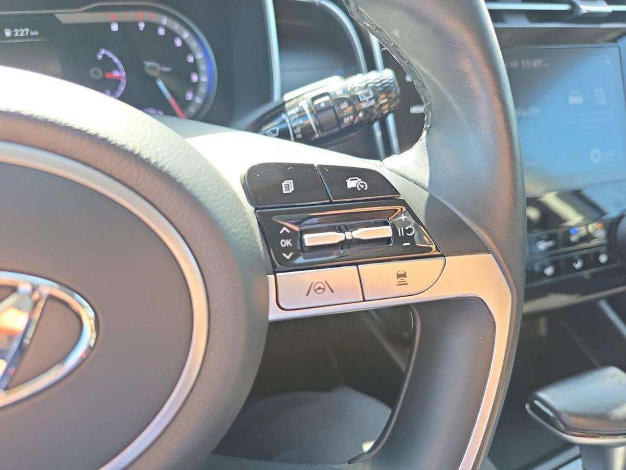 2022 Hyundai Tucson Preferred   HEATSEATS/WHEEL CARPLAY 7.9L/100KM Photo