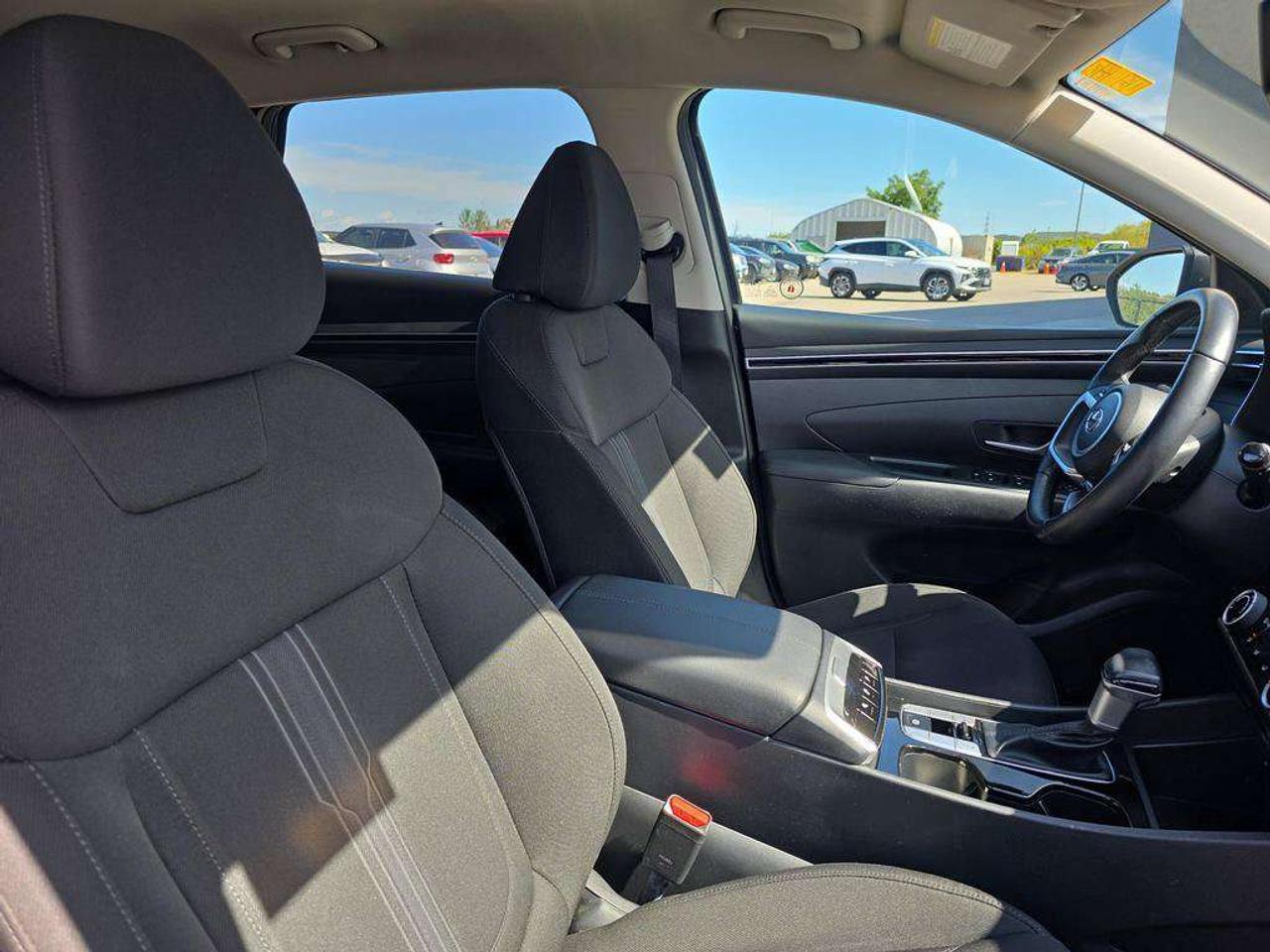 2022 Hyundai Tucson Preferred   HEATSEATS/WHEEL CARPLAY 7.9L/100KM Photo