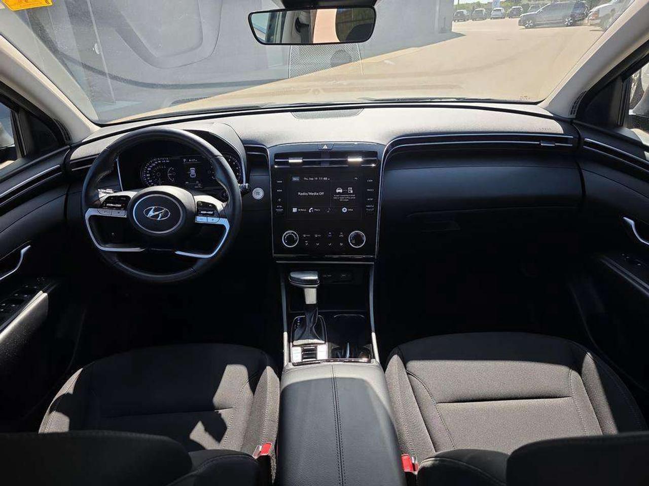 2022 Hyundai Tucson Preferred   HEATSEATS/WHEEL CARPLAY 7.9L/100KM Photo