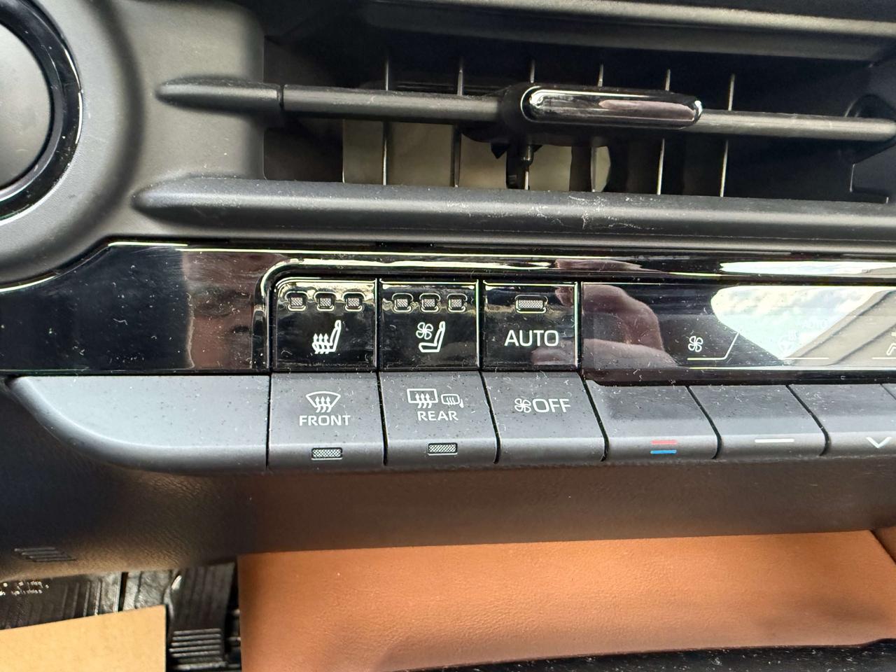 2025 Toyota Crown Limited AWD Photo