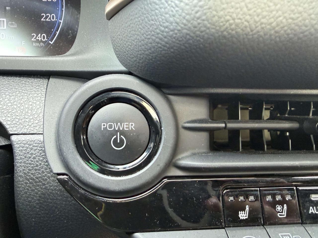 2025 Toyota Crown Limited AWD Photo
