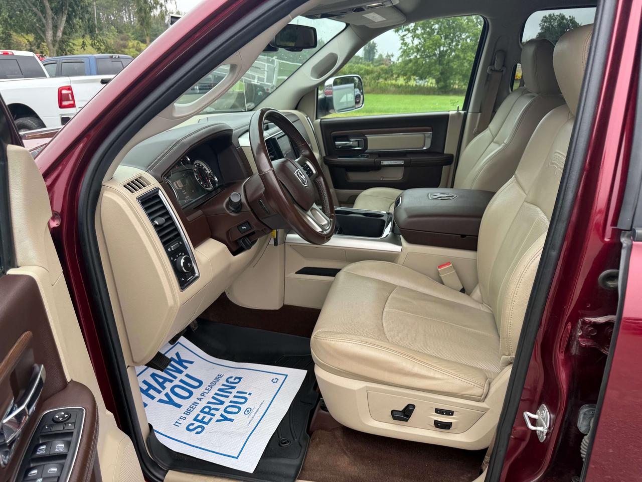 2018 RAM 1500 Laramie - htd/vntd leather - tow pkg Photo