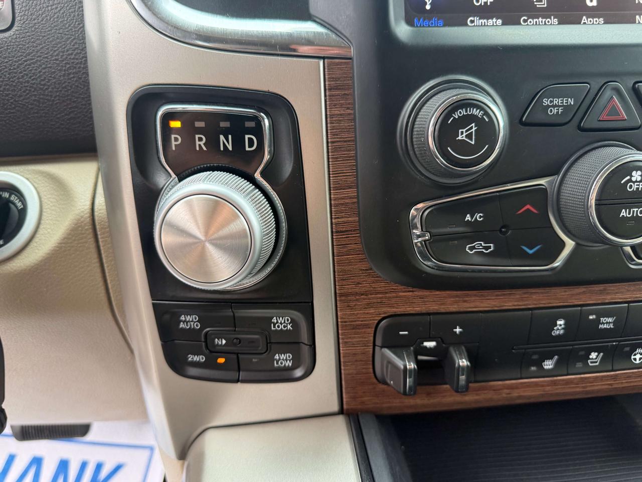 2018 RAM 1500 Laramie - htd/vntd leather - tow pkg Photo
