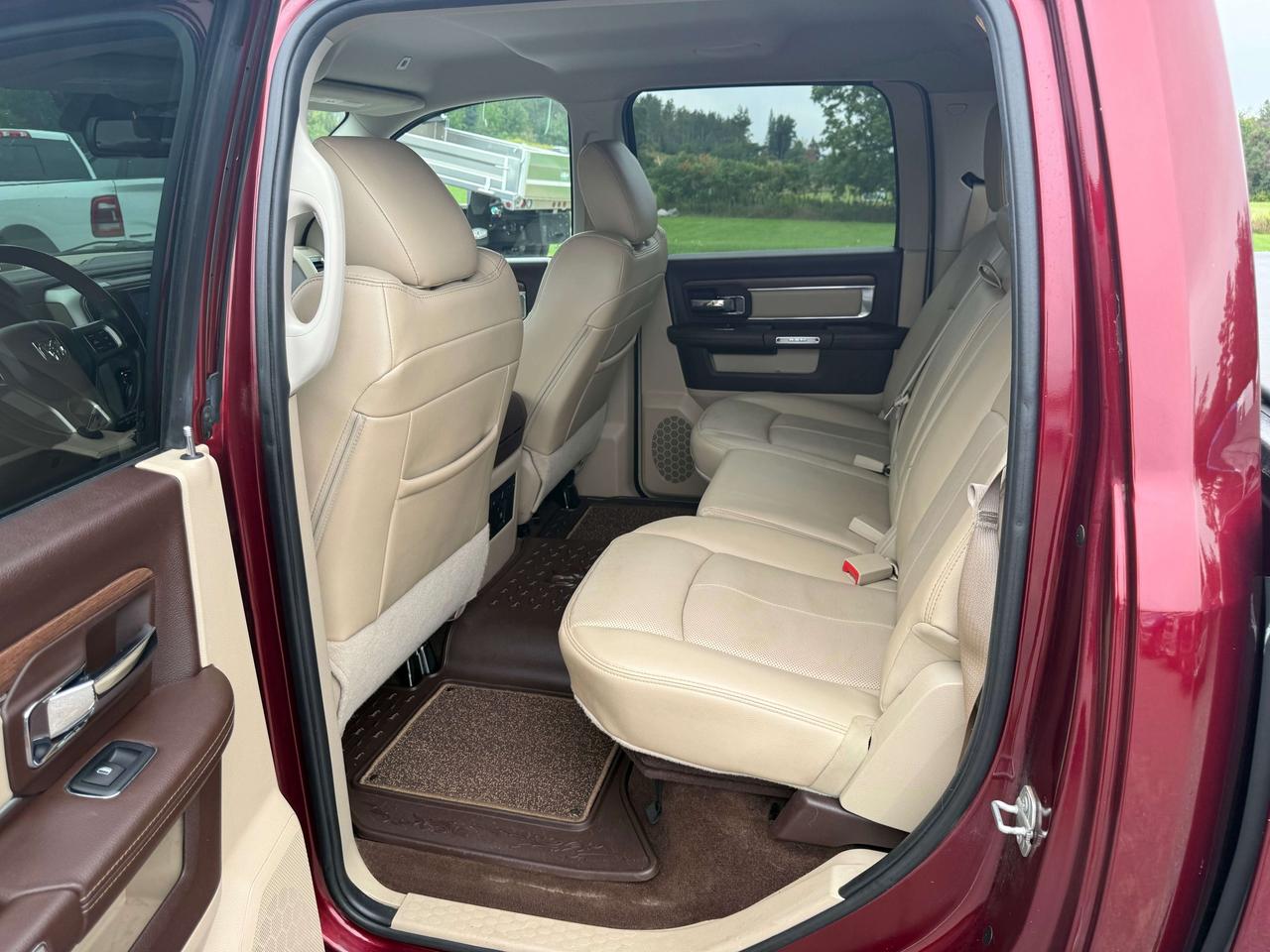 2018 RAM 1500 Laramie - htd/vntd leather - tow pkg Photo