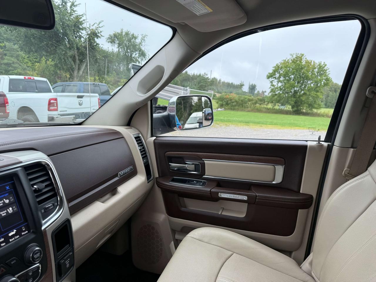 2018 RAM 1500 Laramie - htd/vntd leather - tow pkg Photo