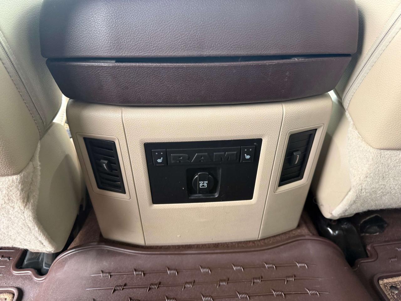 2018 RAM 1500 Laramie - htd/vntd leather - tow pkg Photo