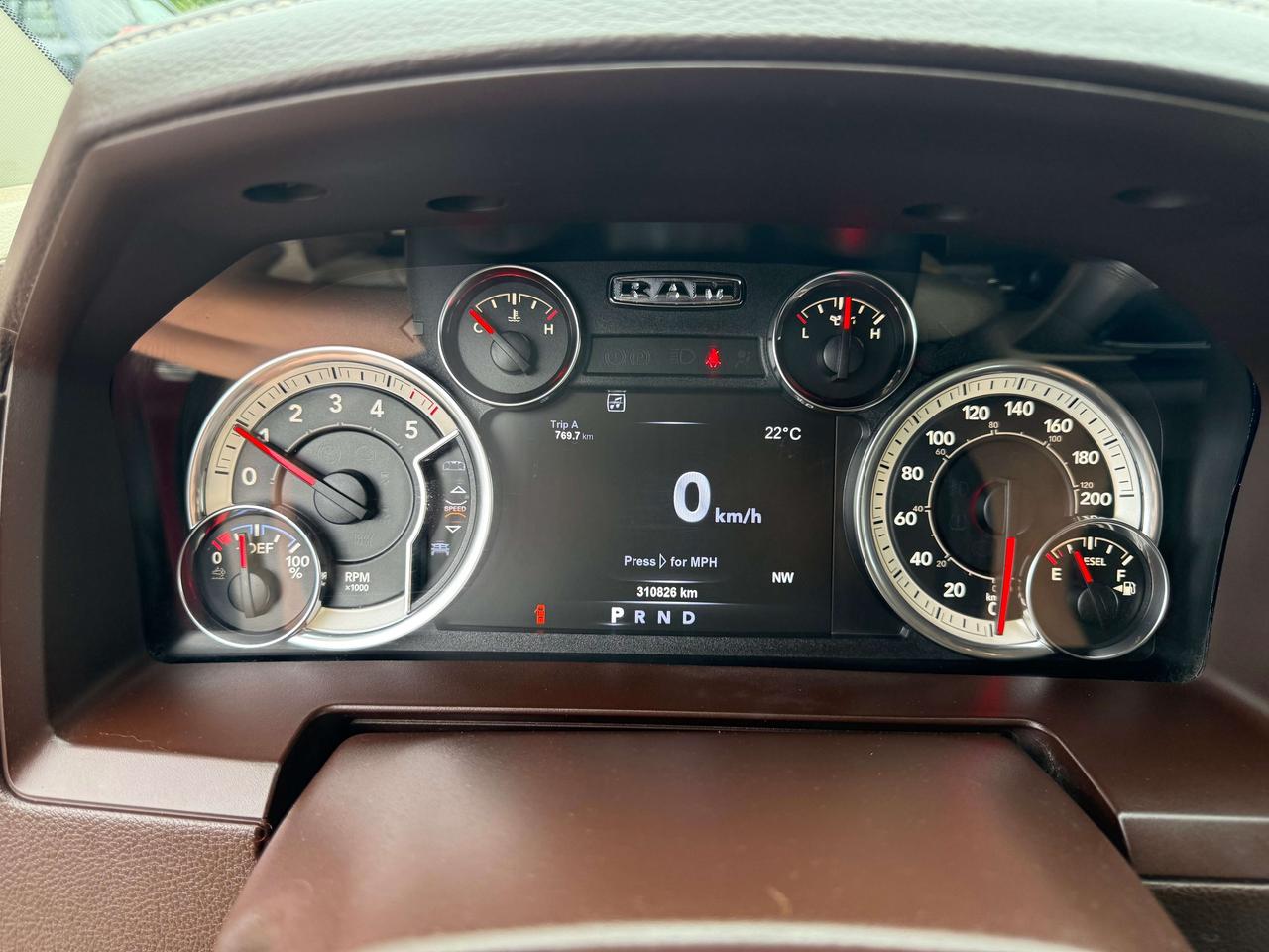2018 RAM 1500 Laramie - htd/vntd leather - tow pkg Photo