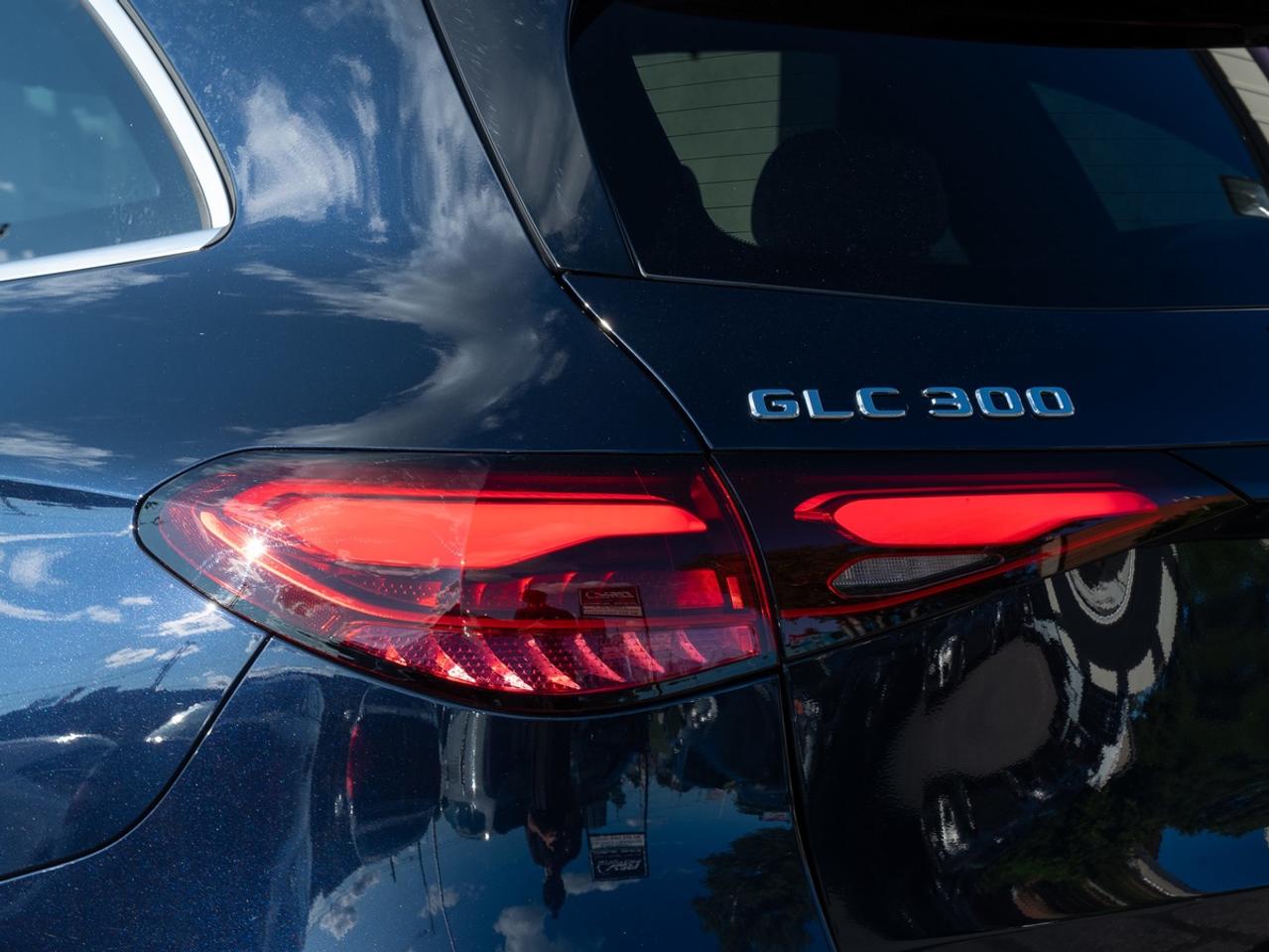 2023 Mercedes-Benz GLC GLC 300 | 4MATIC | PANO ROOF | ONE OWNER Photo