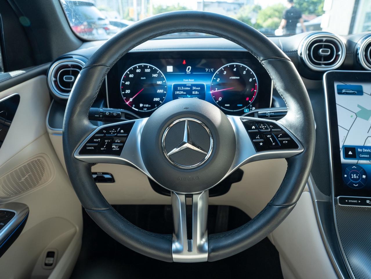 2023 Mercedes-Benz GLC GLC 300 | 4MATIC | PANO ROOF | ONE OWNER Photo