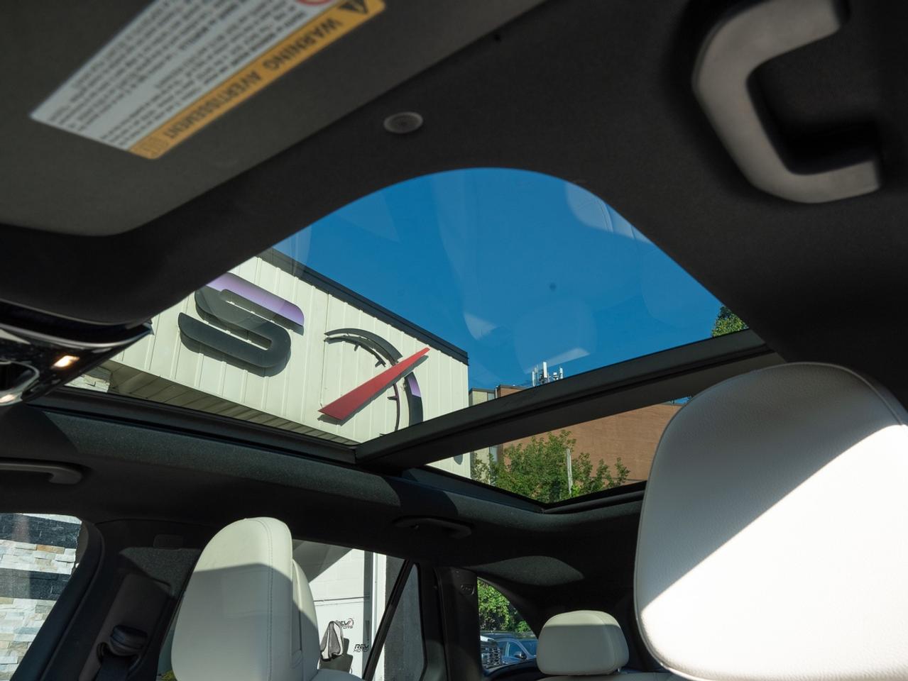 2023 Mercedes-Benz GLC GLC 300 | 4MATIC | PANO ROOF | ONE OWNER Photo