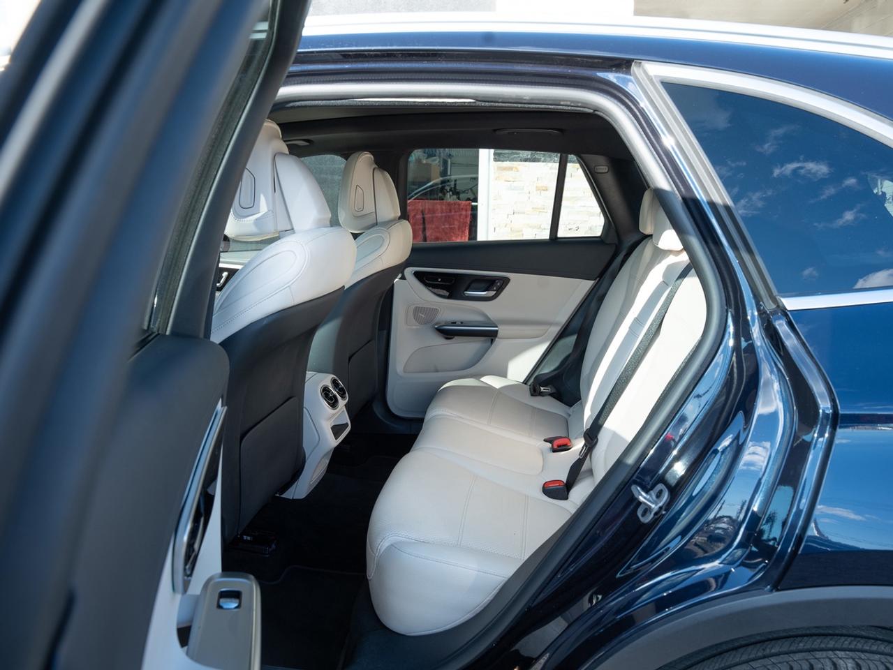 2023 Mercedes-Benz GLC GLC 300 | 4MATIC | PANO ROOF | ONE OWNER Photo