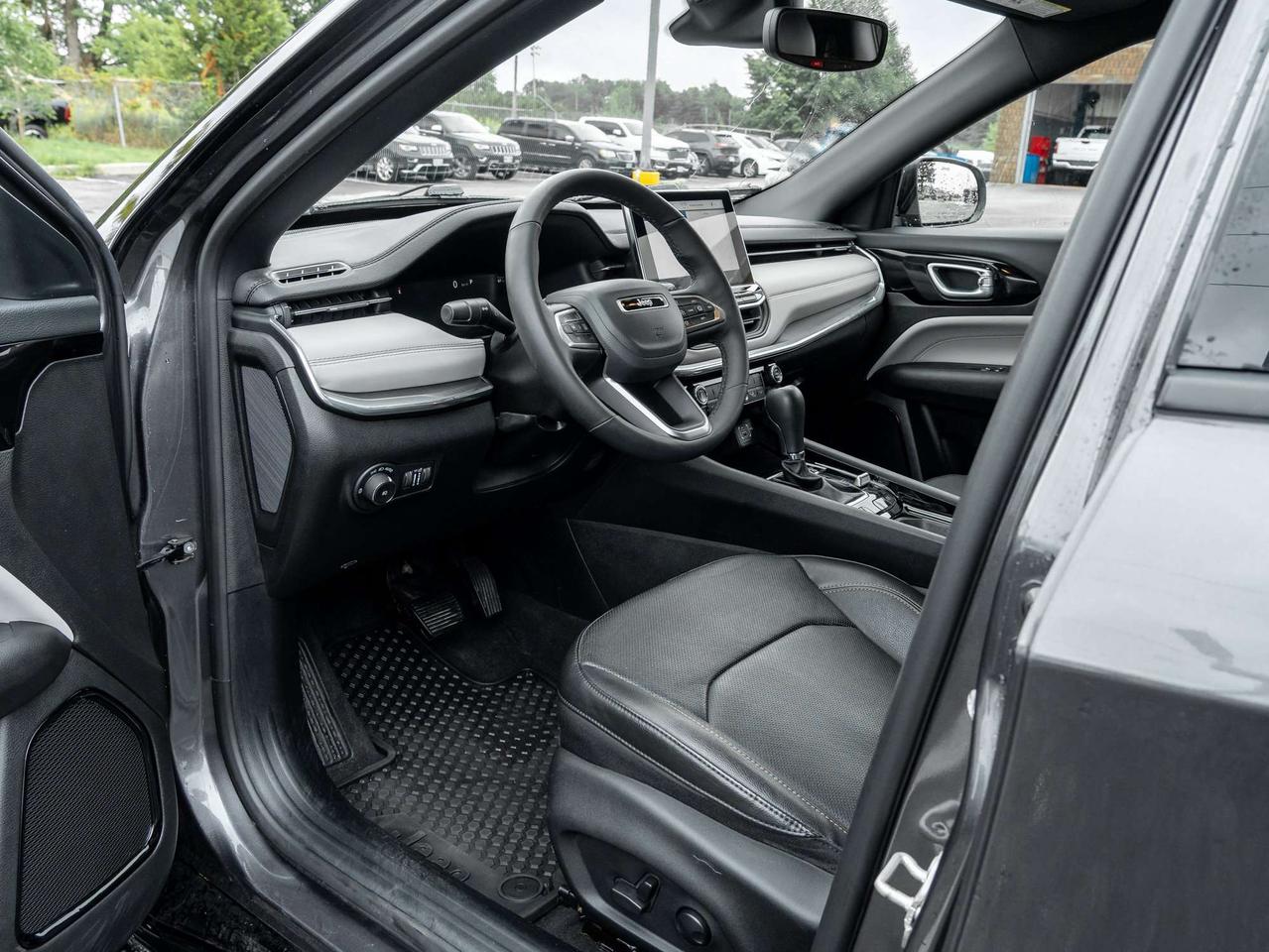 2023 Jeep Compass LIMITED Photo