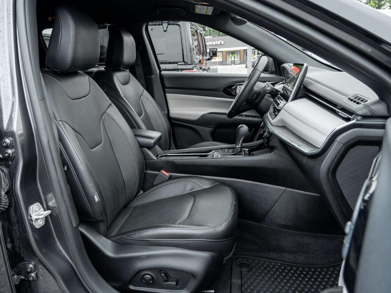2023 Jeep Compass LIMITED Photo