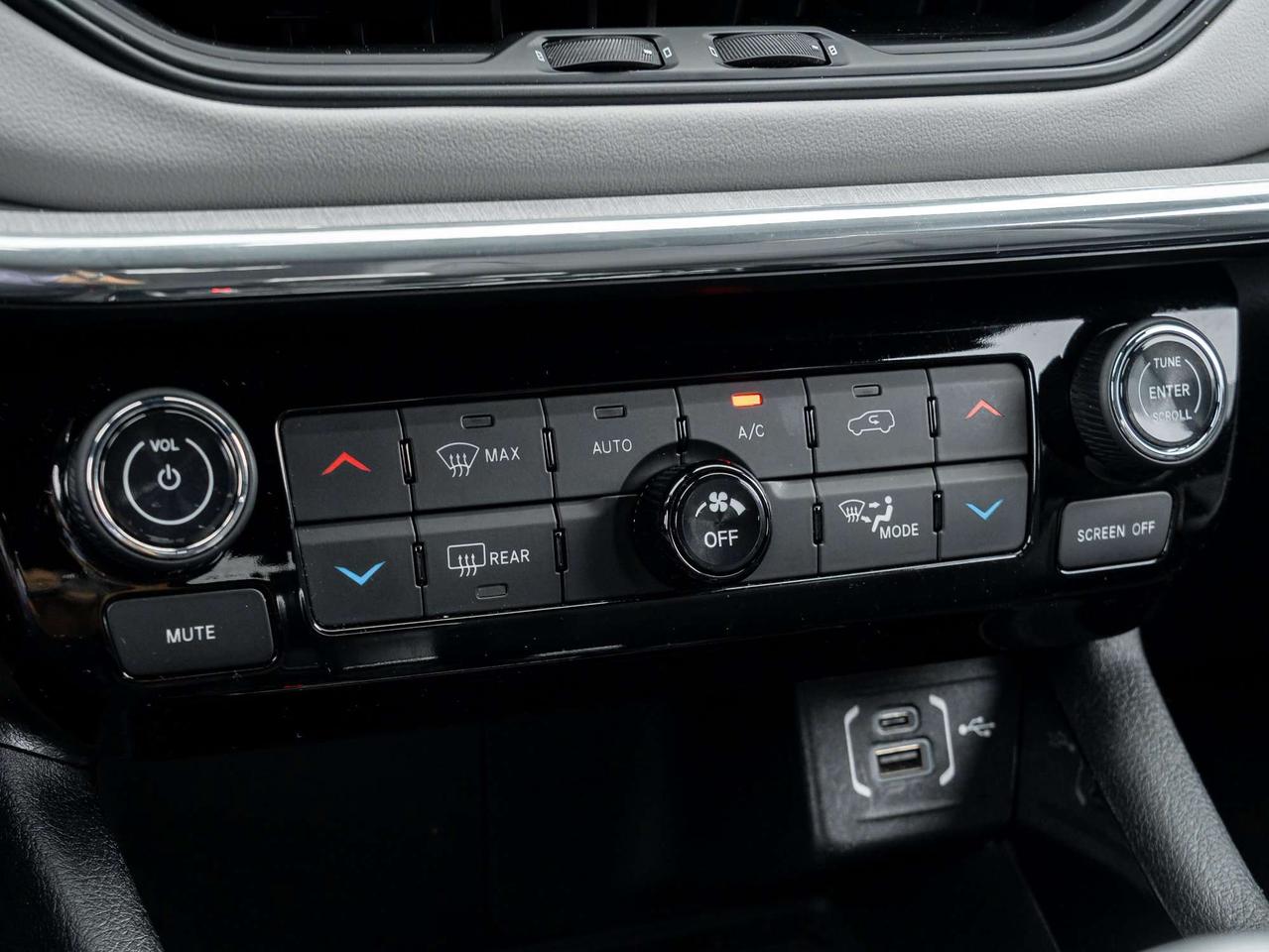 2023 Jeep Compass LIMITED Photo