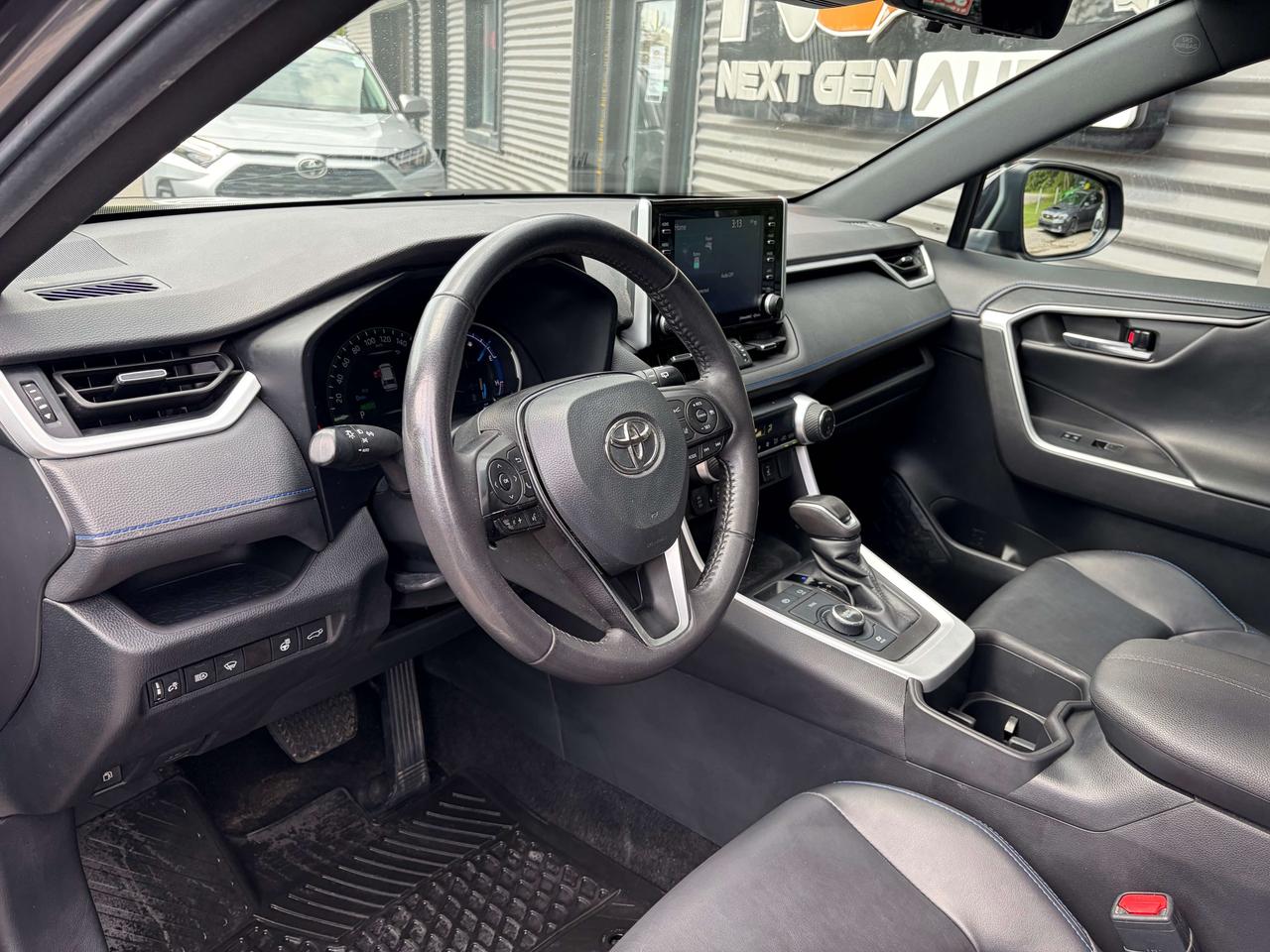 2022 Toyota RAV4 XSE AWD Clean CARFAX SofTex Leather Moonroof Photo