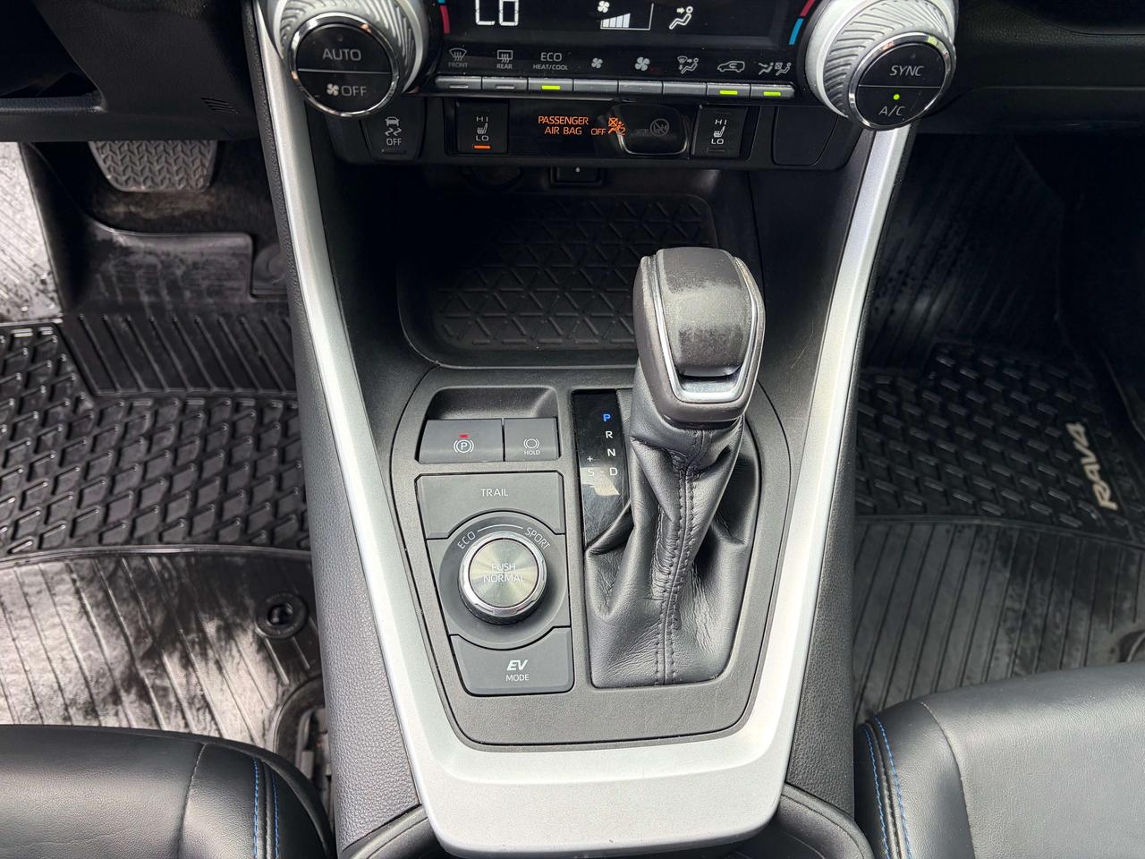 2022 Toyota RAV4 XSE AWD Clean CARFAX SofTex Leather Moonroof Photo