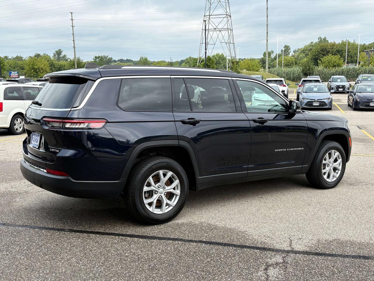 2023 Jeep Grand Cherokee Limited 4x4   7 Pass   Clean Carfax Photo