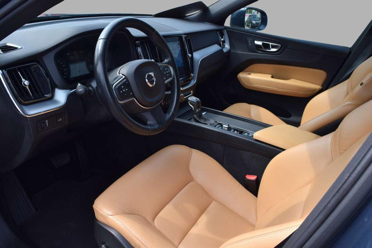 2019 Volvo XC60 Momentum AWD Navi Panoramic Sunroof Photo