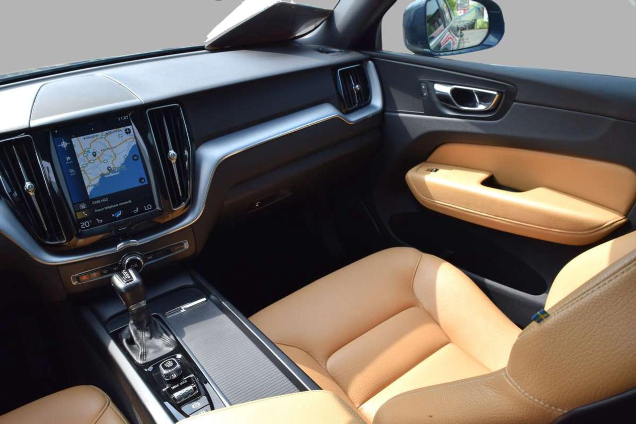 2019 Volvo XC60 Momentum AWD Navi Panoramic Sunroof Photo
