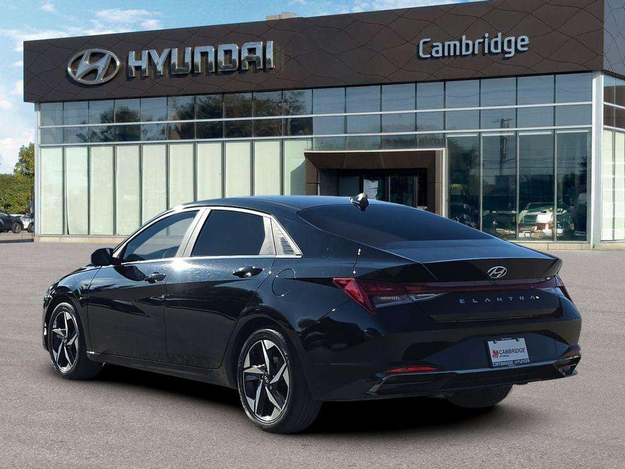 2023 Hyundai Elantra Luxury   NO ACCIDENTS LEATHER 5.5L/100KM Photo4