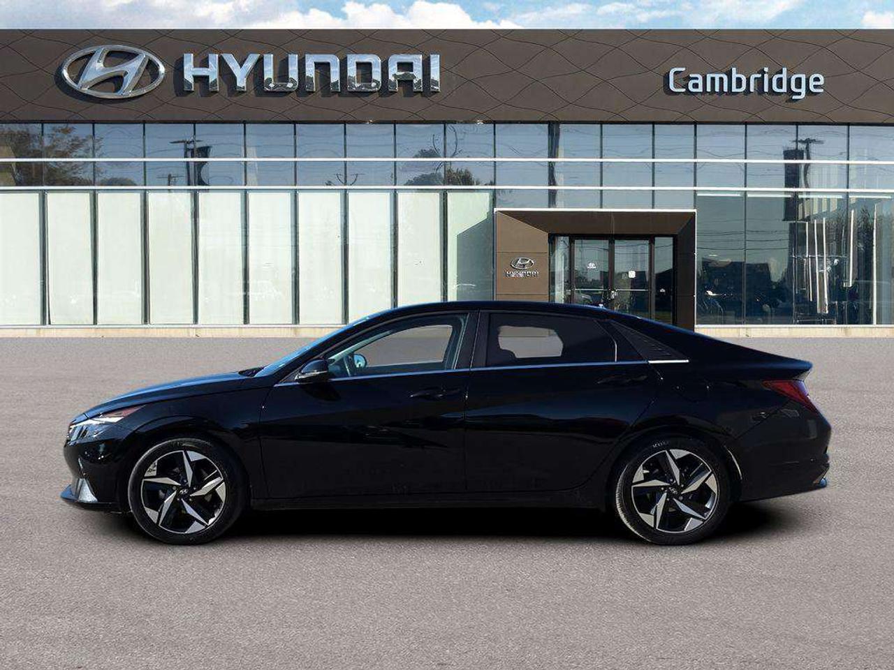 2023 Hyundai Elantra Luxury   NO ACCIDENTS LEATHER 5.5L/100KM Photo