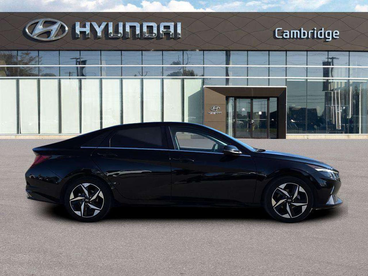 2023 Hyundai Elantra Luxury   NO ACCIDENTS LEATHER 5.5L/100KM Photo
