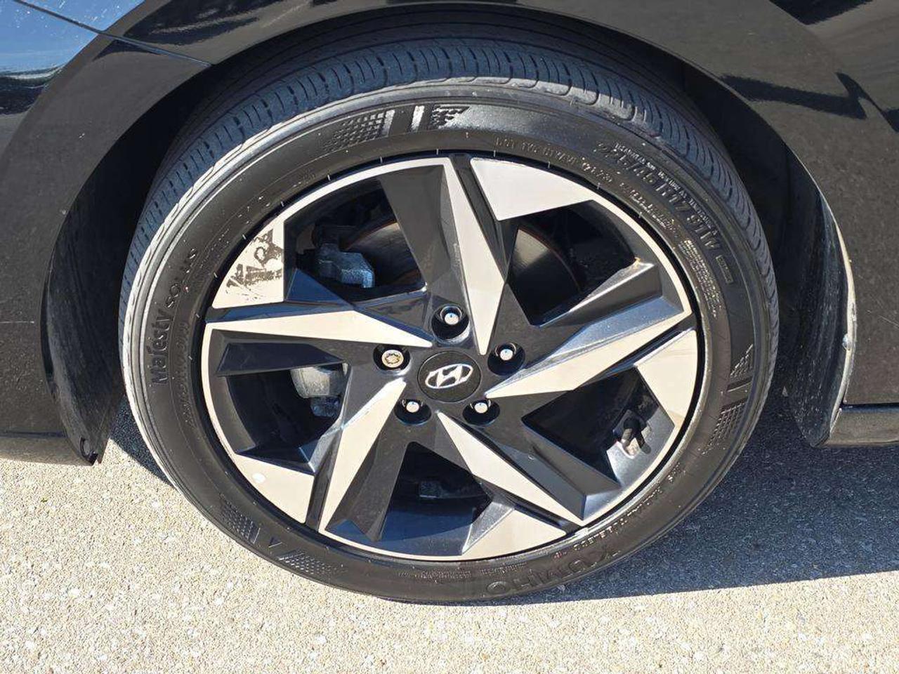 2023 Hyundai Elantra Luxury   NO ACCIDENTS LEATHER 5.5L/100KM Photo