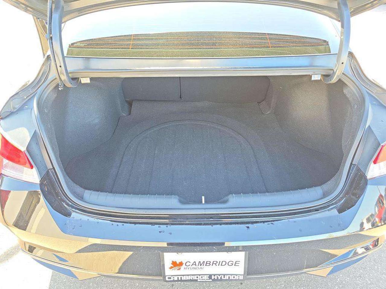 2023 Hyundai Elantra Luxury   NO ACCIDENTS LEATHER 5.5L/100KM Photo