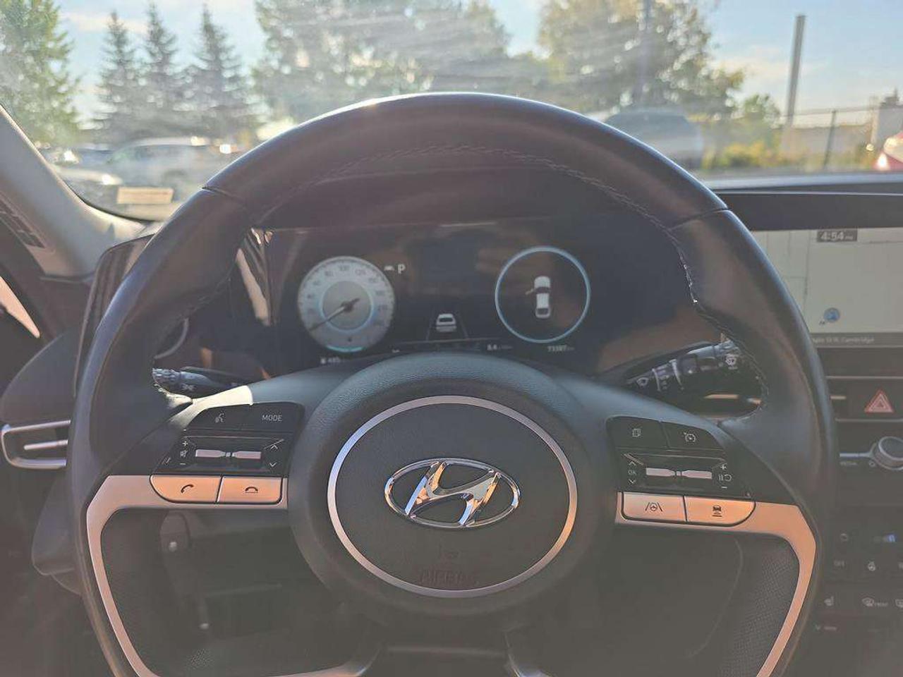 2023 Hyundai Elantra Luxury   NO ACCIDENTS LEATHER 5.5L/100KM Photo