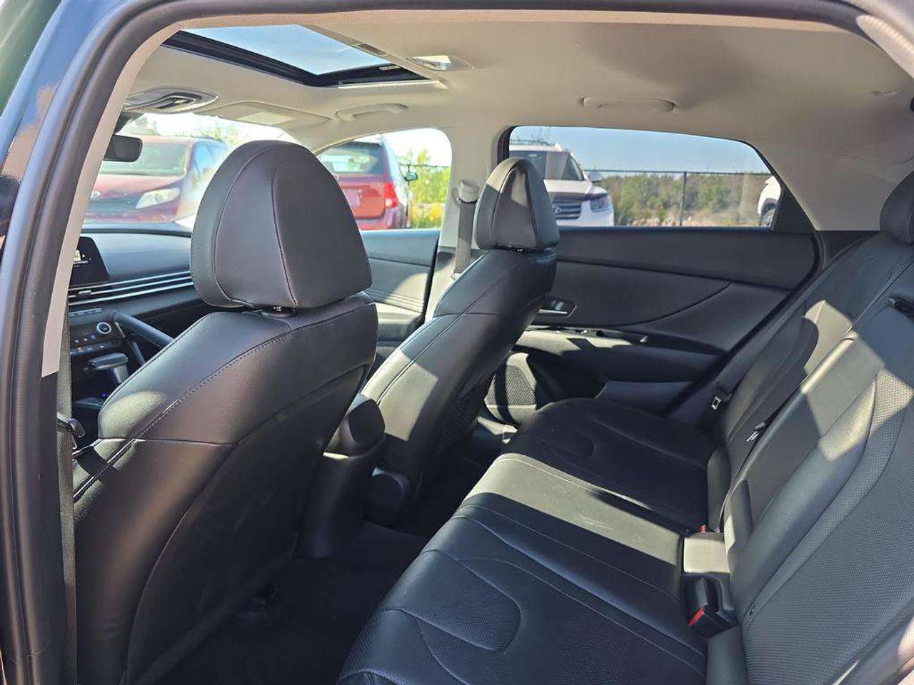 2023 Hyundai Elantra Luxury   NO ACCIDENTS LEATHER 5.5L/100KM Photo